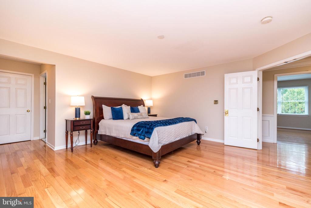 2004 CARMEL DRIVE