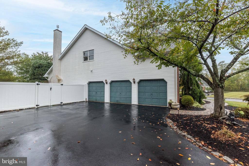 2004 CARMEL DRIVE