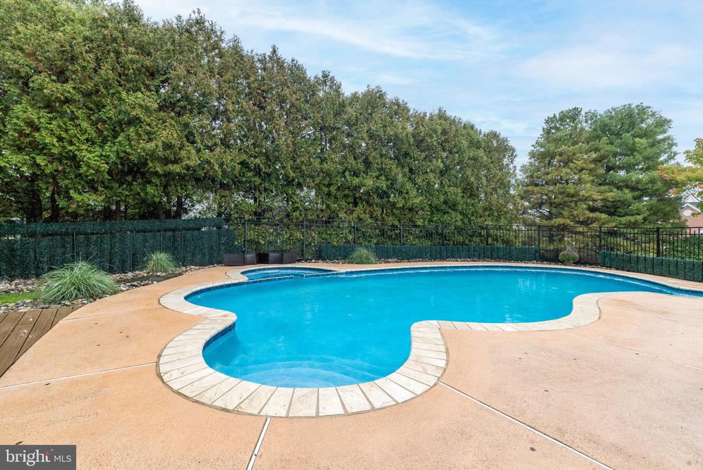 2004 CARMEL DRIVE
