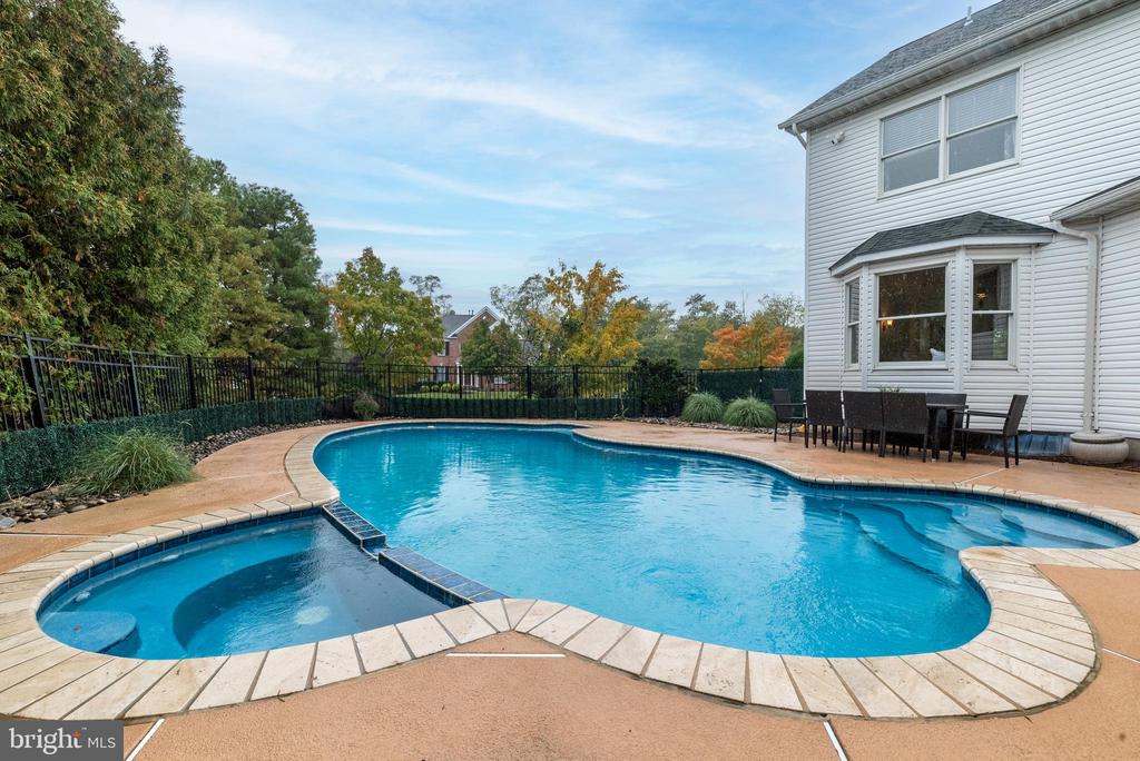 2004 CARMEL DRIVE