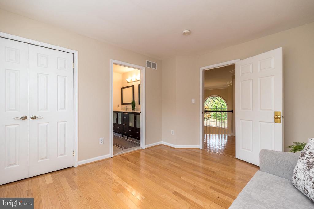 2004 CARMEL DRIVE