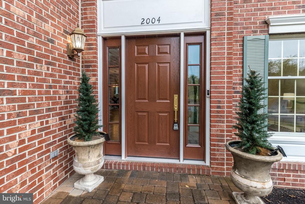 2004 CARMEL DRIVE