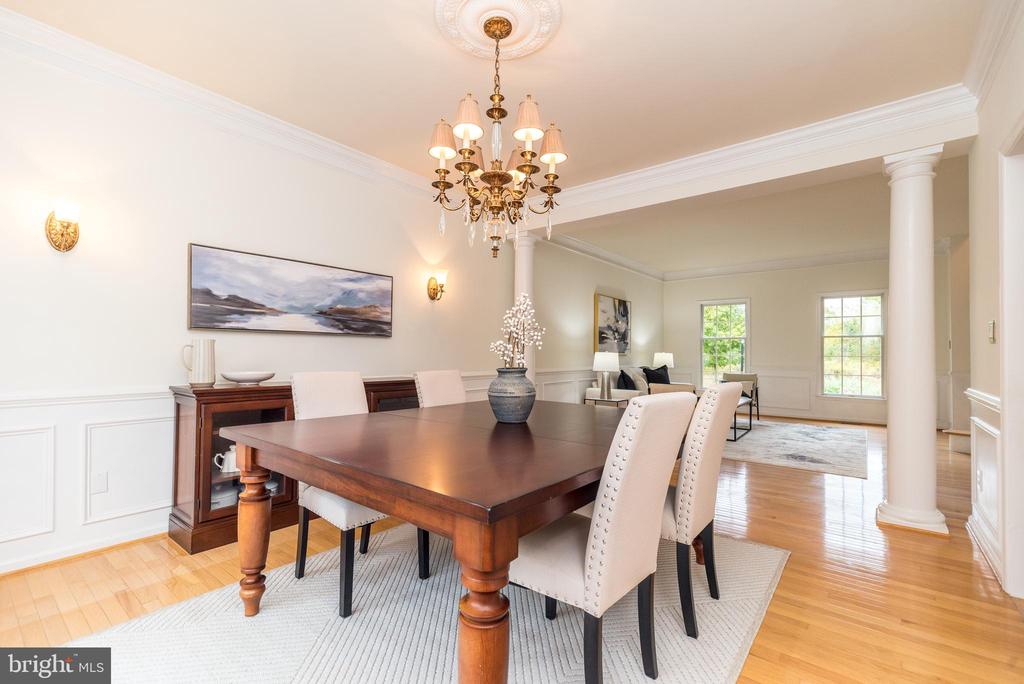2004 CARMEL DRIVE
