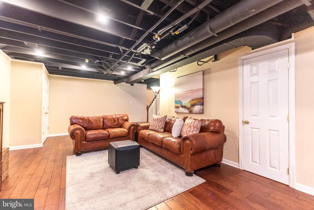 2004 CARMEL DRIVE