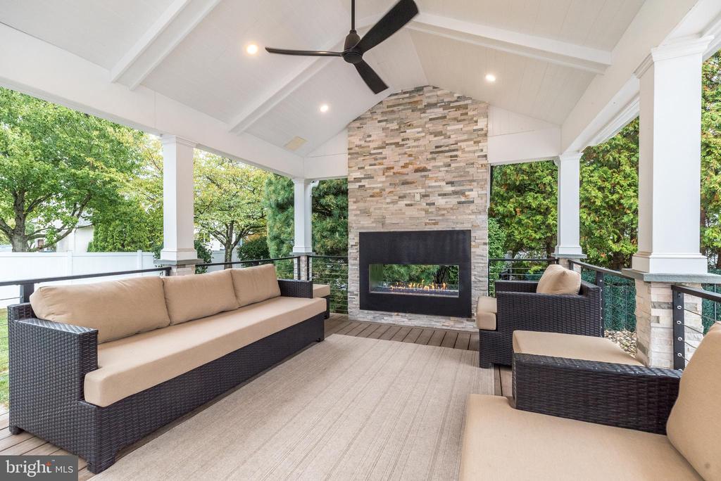 2004 CARMEL DRIVE