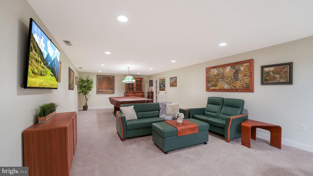 8 AURORA COURT