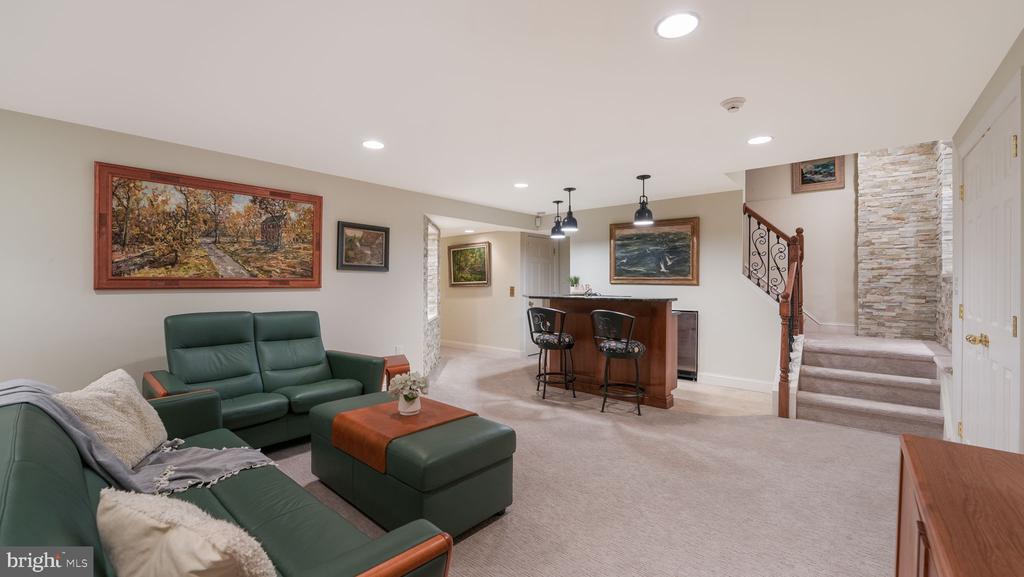 8 AURORA COURT