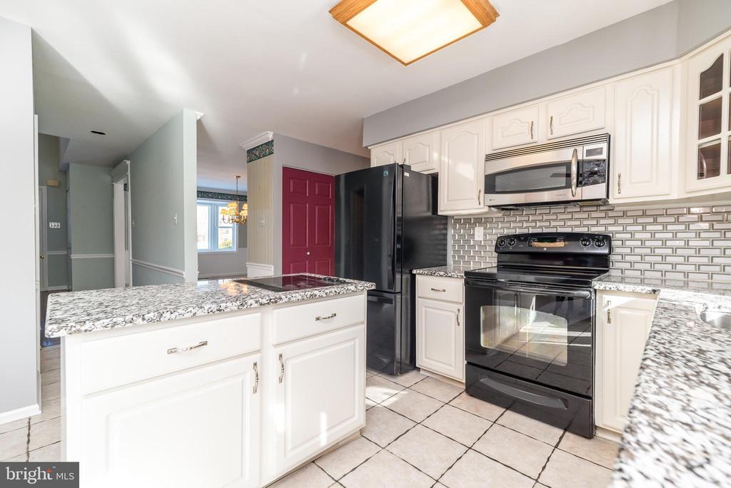 1816 FAIRWAY DRIVE