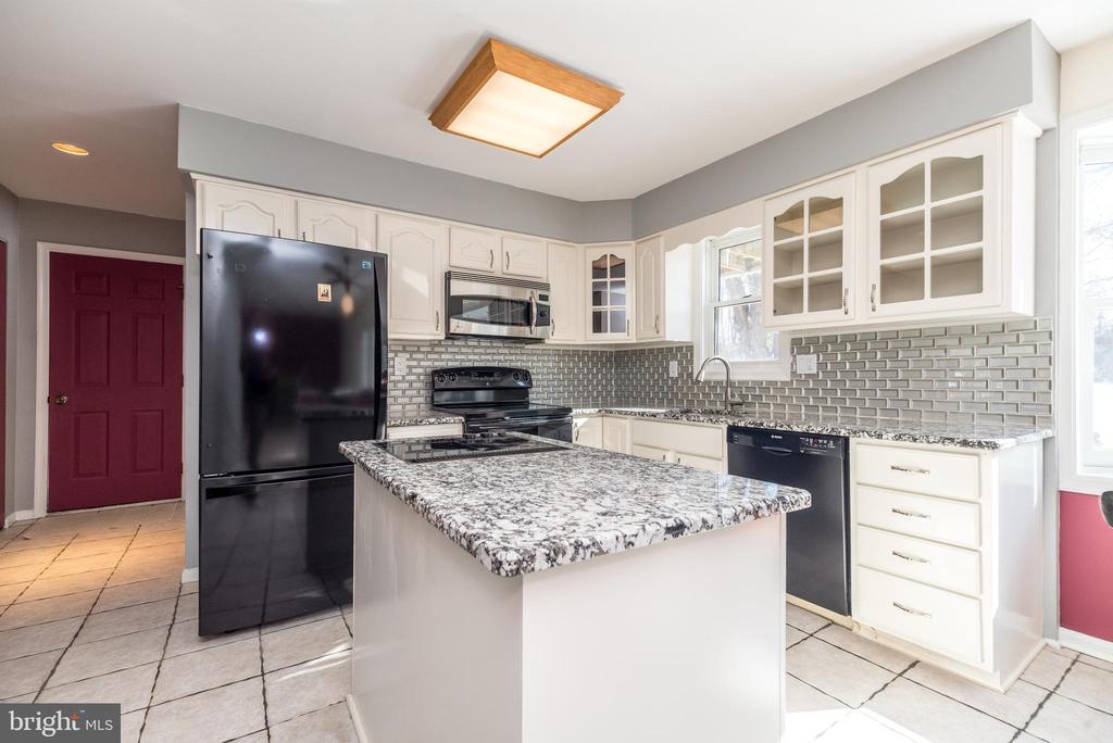 1816 FAIRWAY DRIVE