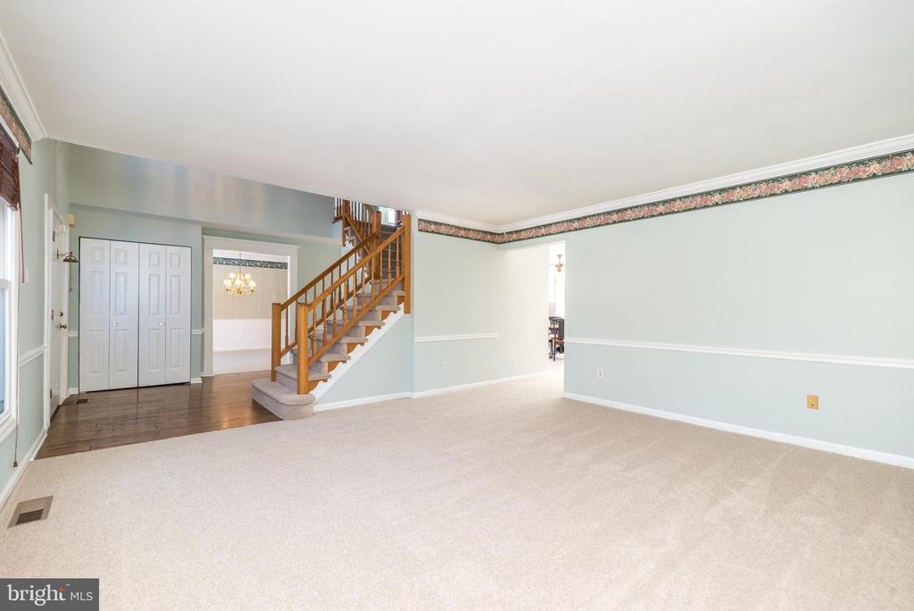 1816 FAIRWAY DRIVE