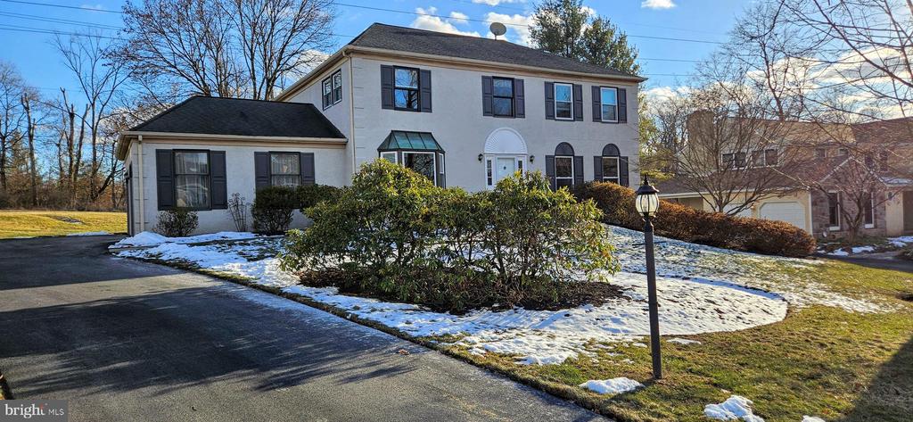 1816 FAIRWAY DRIVE