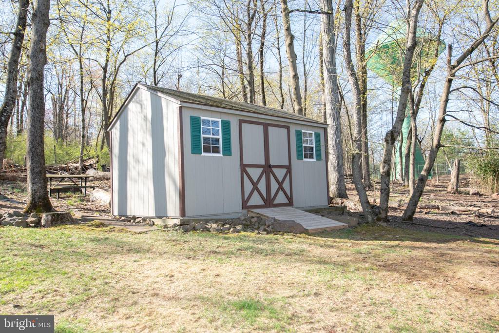 525 CADDY DRIVE