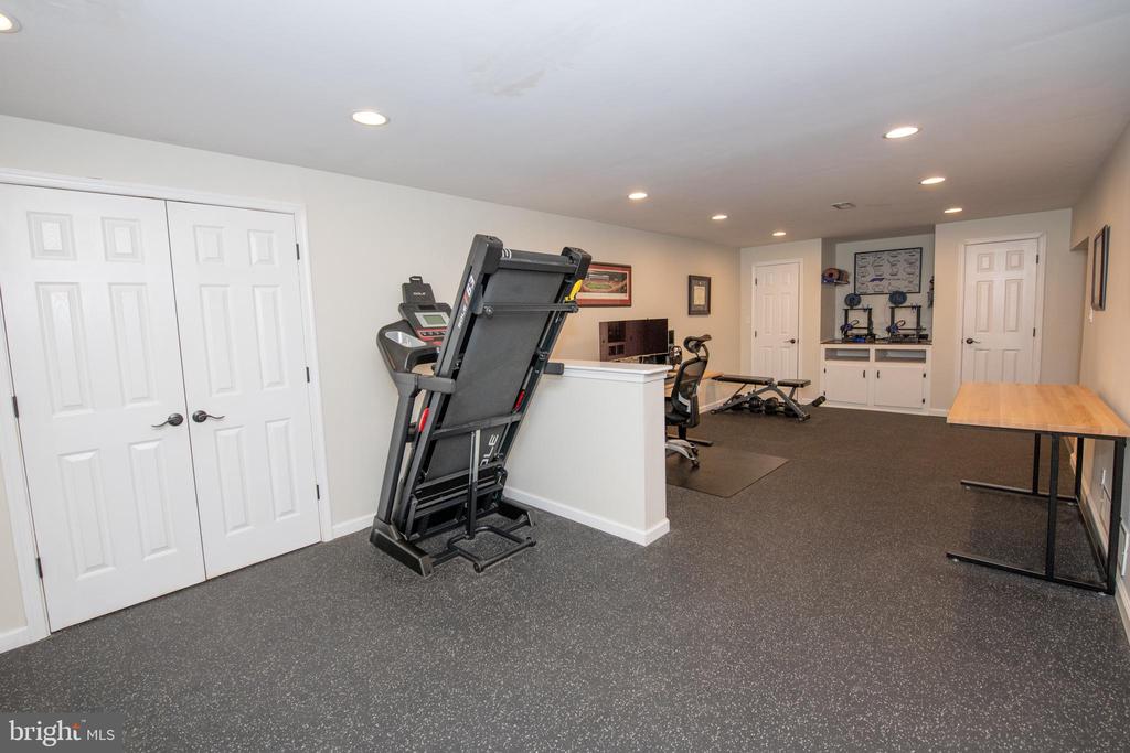525 CADDY DRIVE