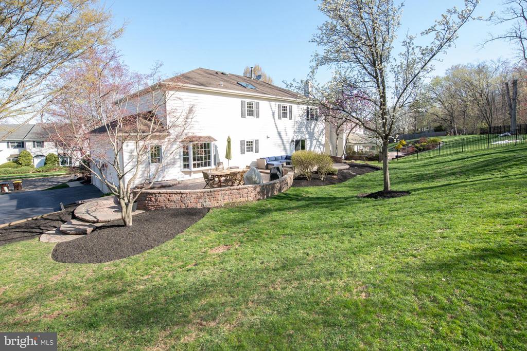 525 CADDY DRIVE