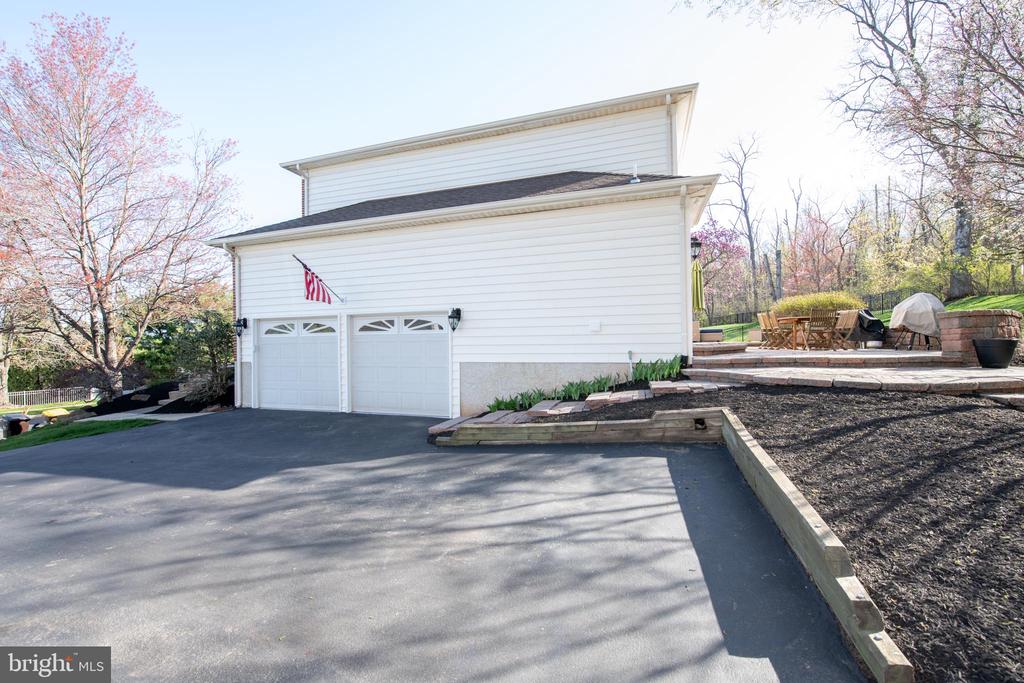 525 CADDY DRIVE