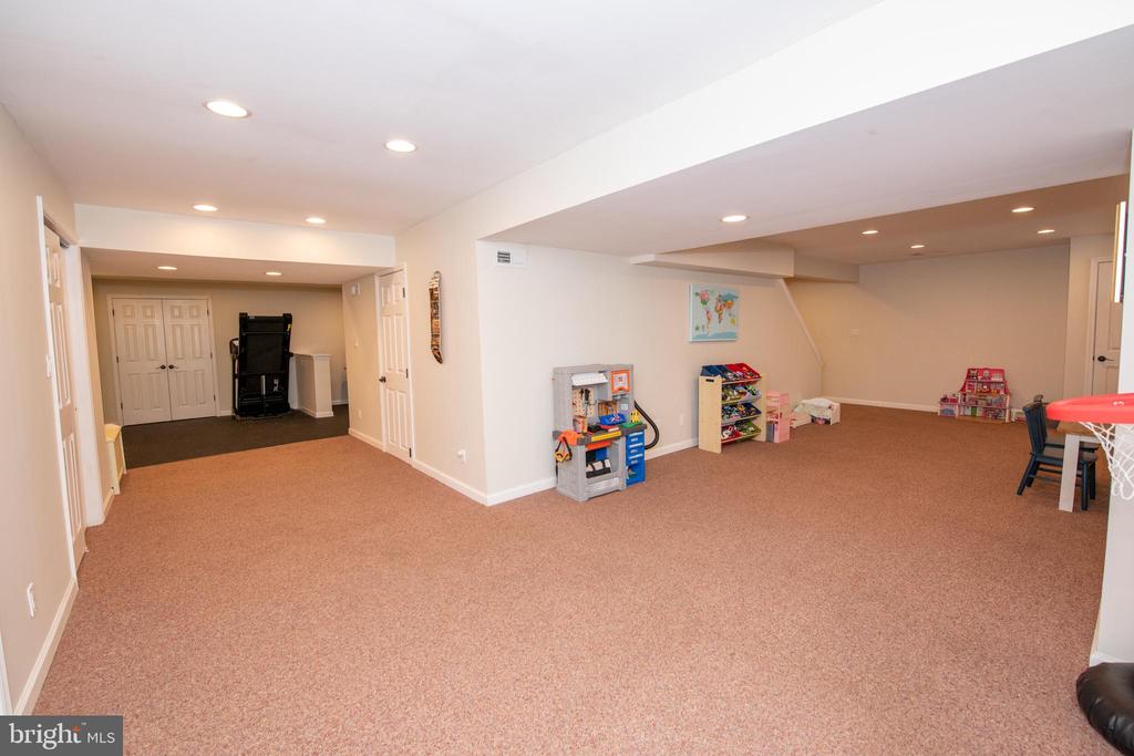 525 CADDY DRIVE