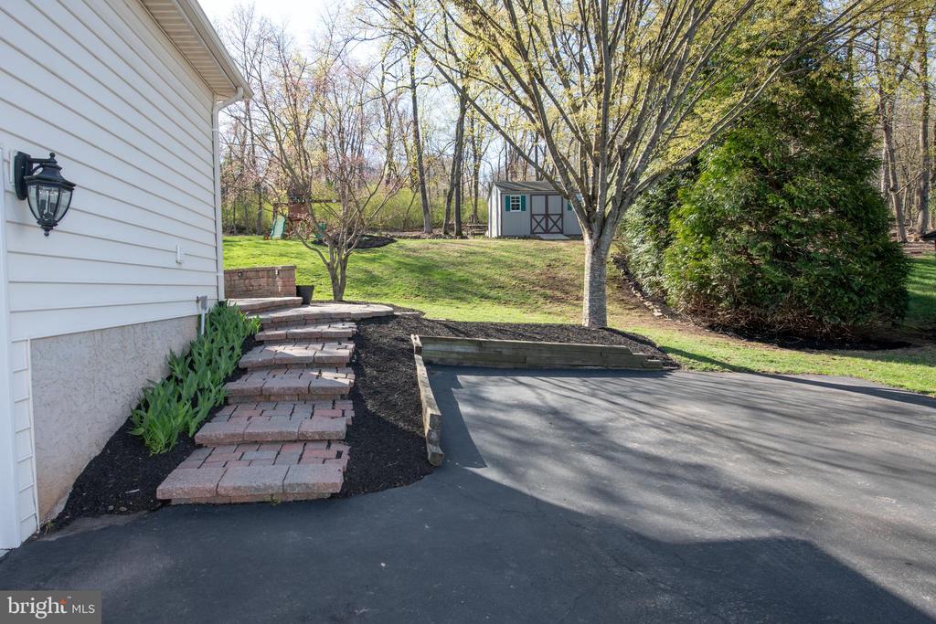 525 CADDY DRIVE