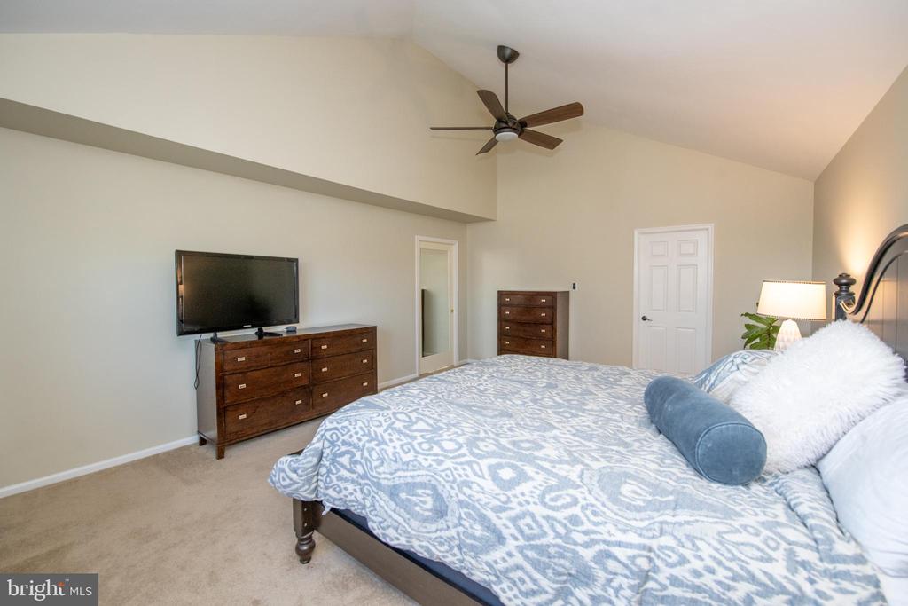 525 CADDY DRIVE