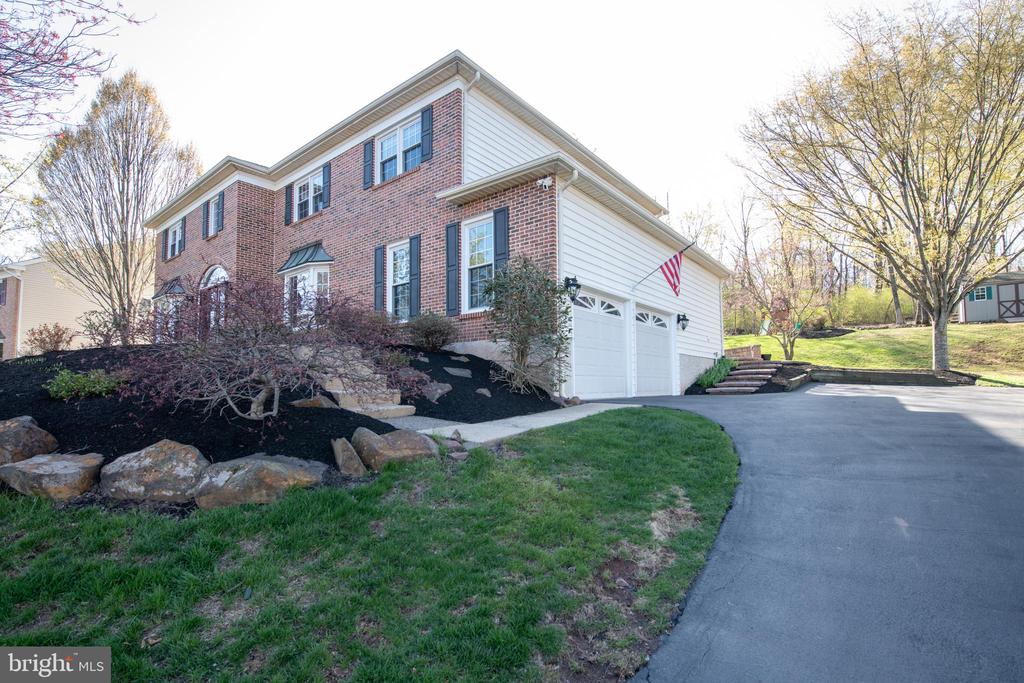 525 CADDY DRIVE