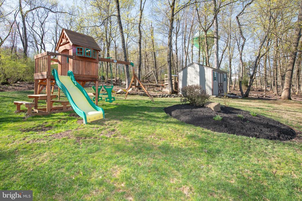 525 CADDY DRIVE