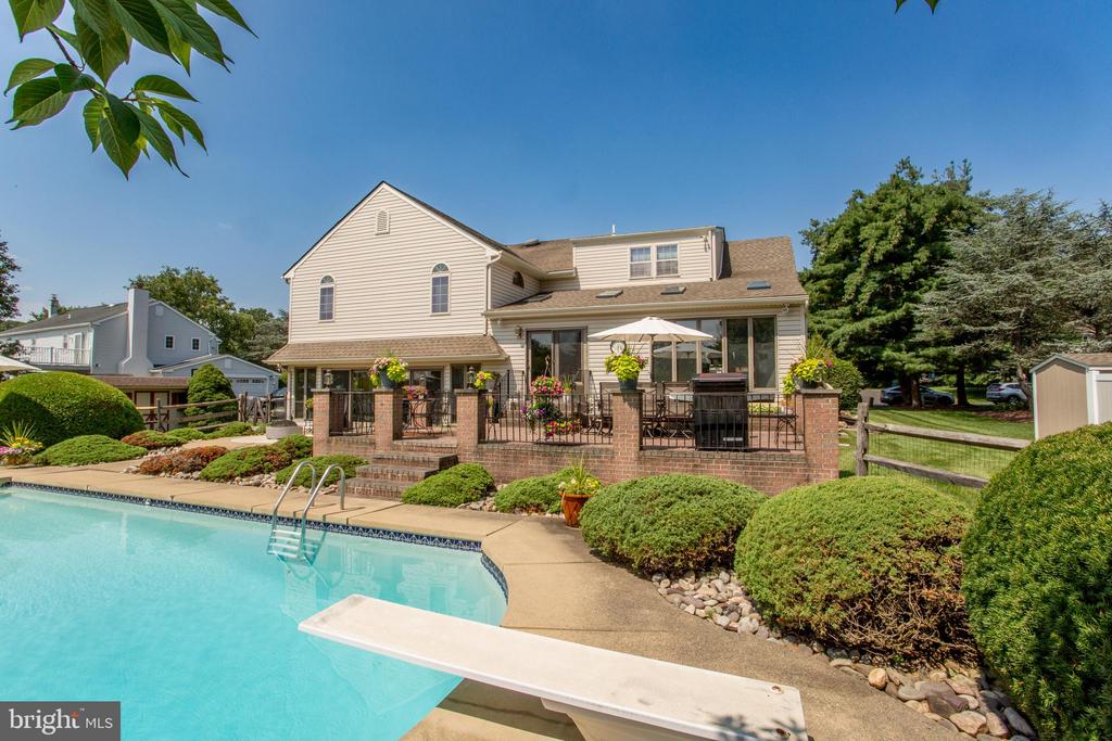 2018 BUCKINGHAM DRIVE