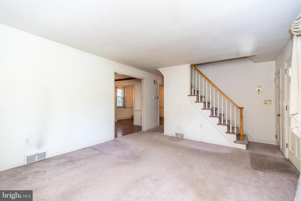 501 E PENN STREET