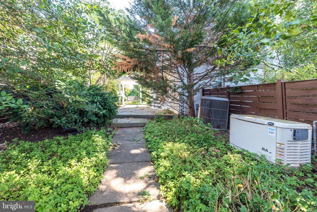 501 E PENN STREET