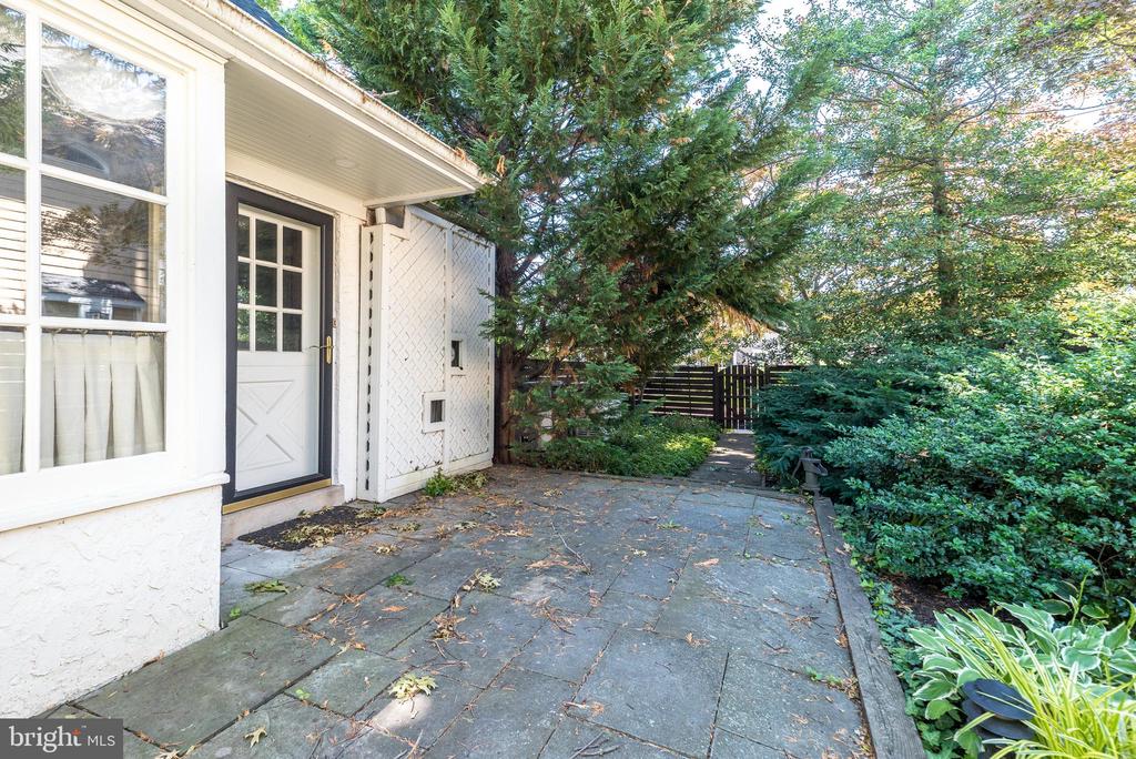 501 E PENN STREET