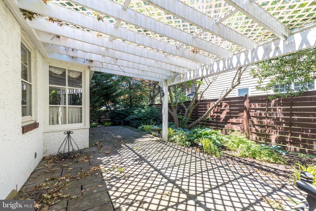 501 E PENN STREET