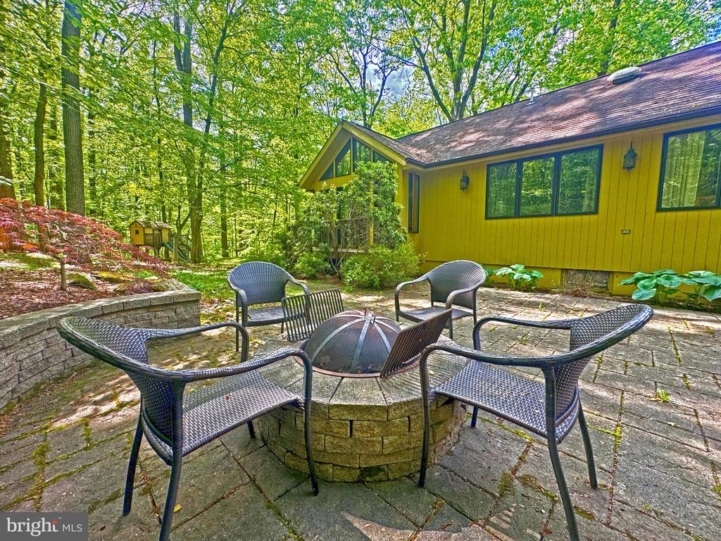 2330 WOOD LANE