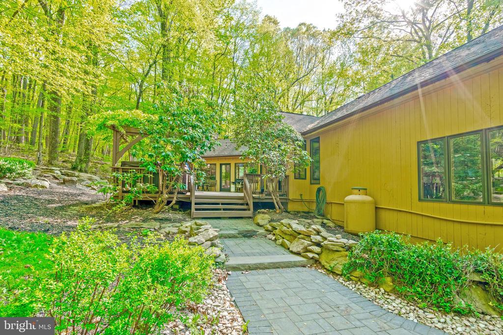 2330 WOOD LANE