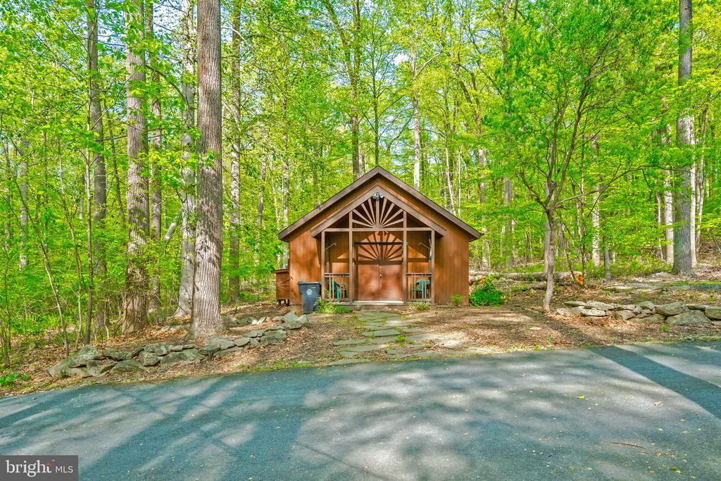 2330 WOOD LANE
