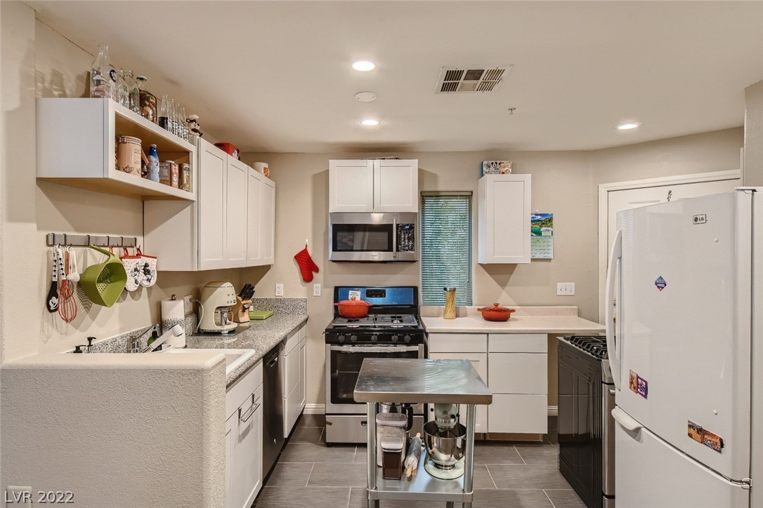 3107 Sunrise Cove Avenue