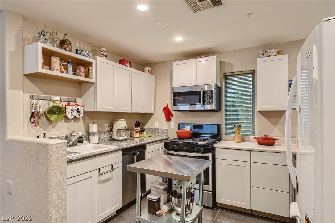 3107 Sunrise Cove Avenue