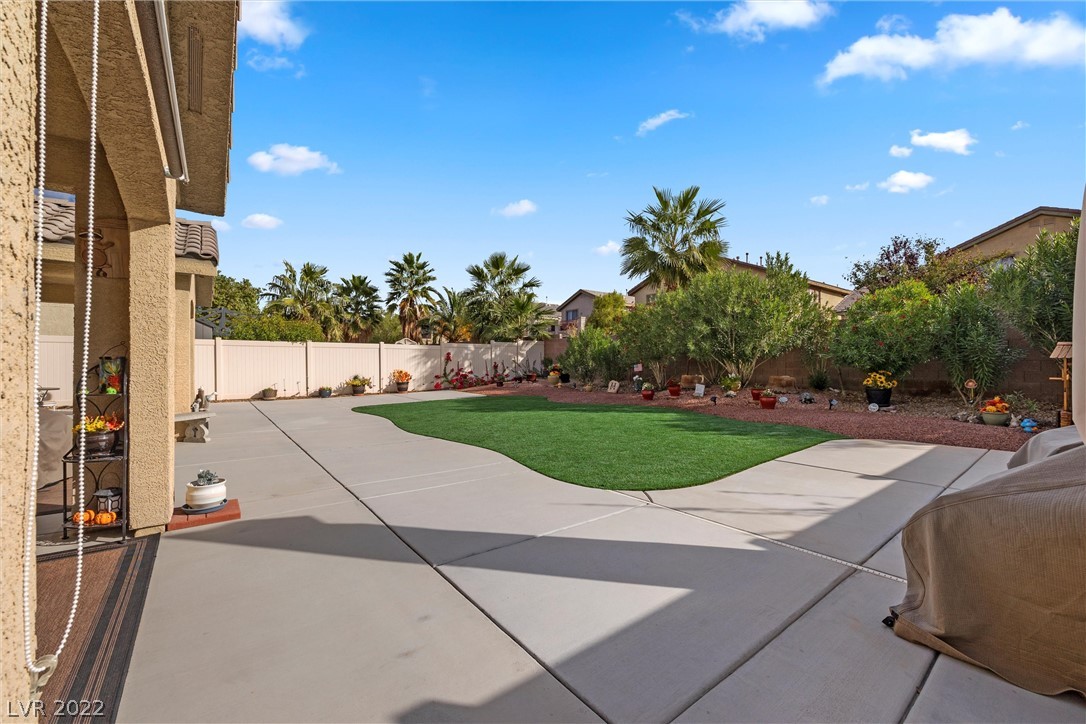 5904 Autumn Damask Street
