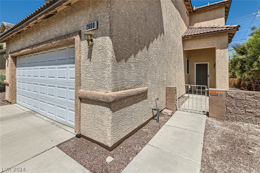 2600 Los Palos Street