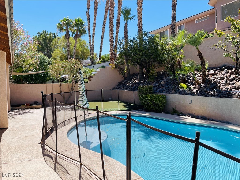 2375 Crocodile Avenue