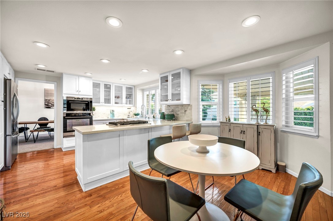 3225 Shoreline Drive