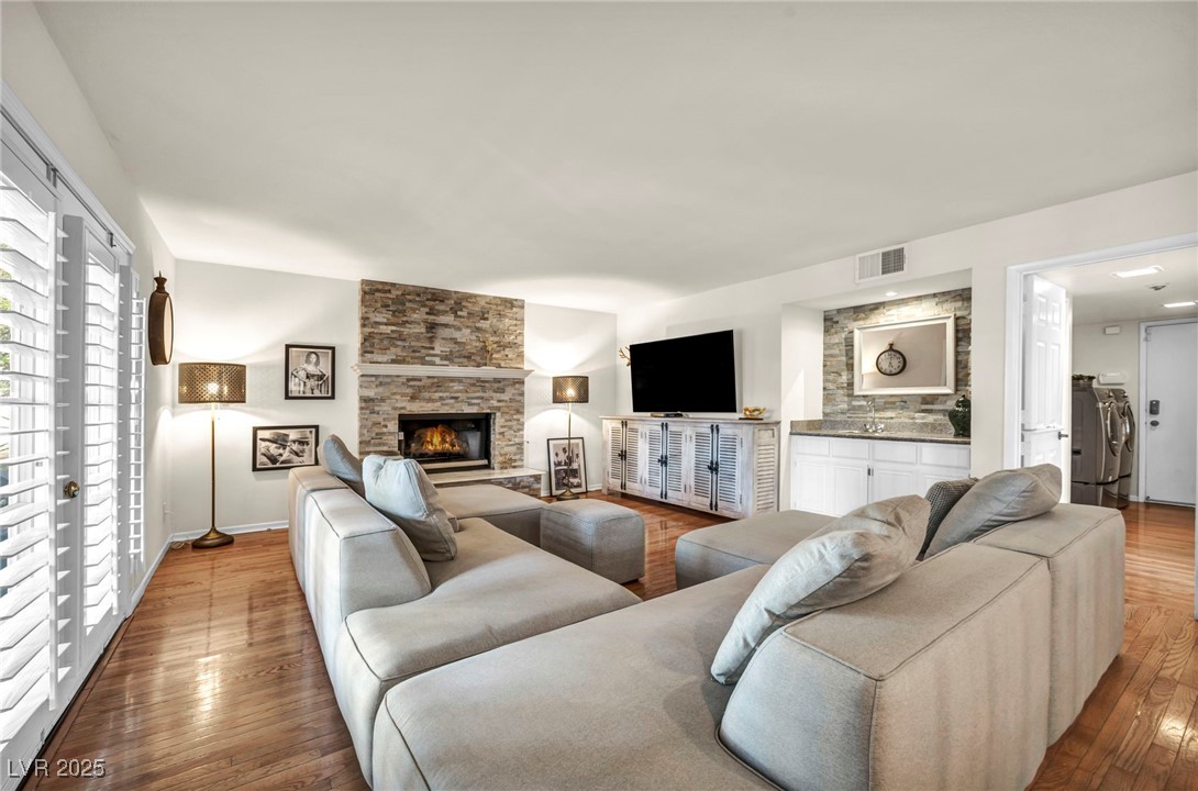 3225 Shoreline Drive