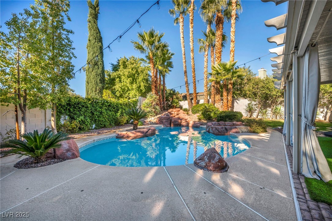 3225 Shoreline Drive