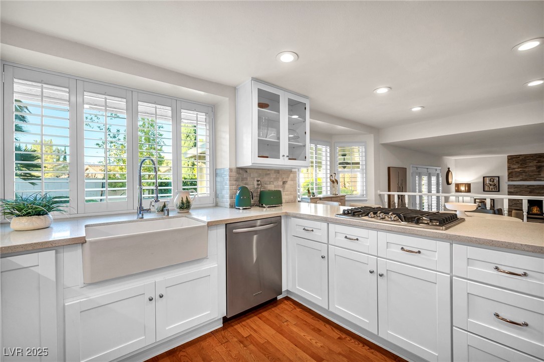 3225 Shoreline Drive