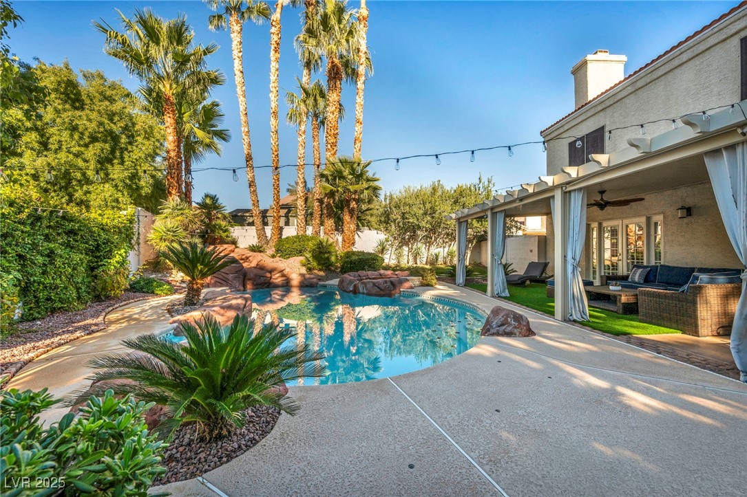 3225 Shoreline Drive