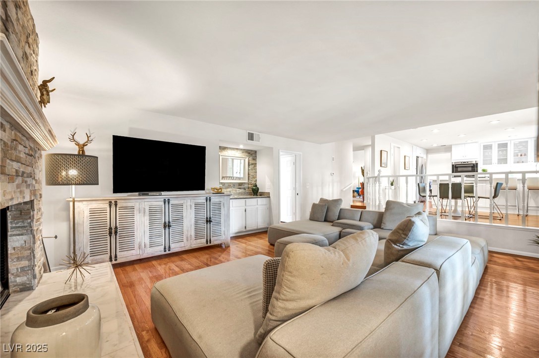 3225 Shoreline Drive