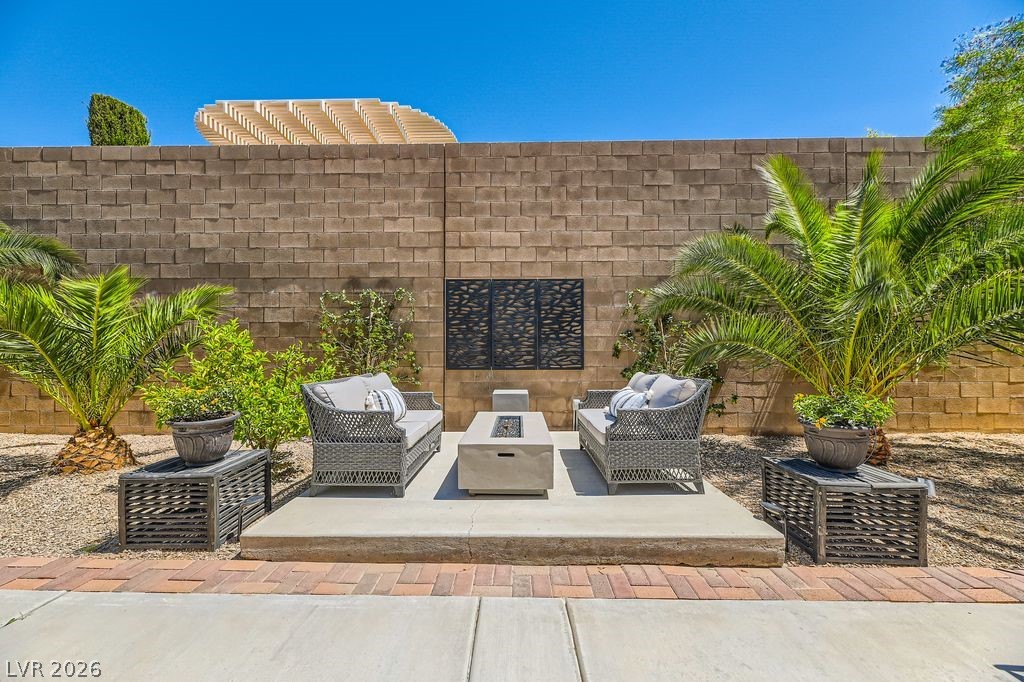 2752 Kilwinning Drive