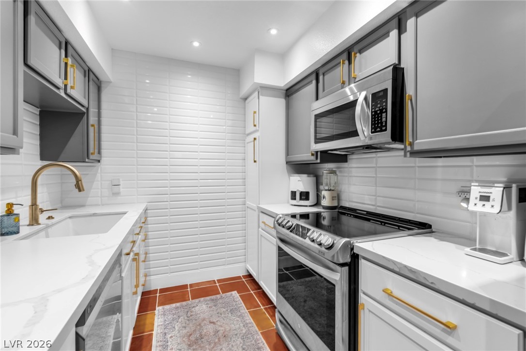 2879 Geary Place 2811