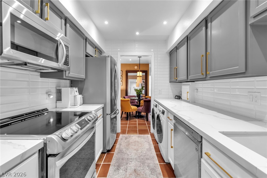 2879 Geary Place 2811