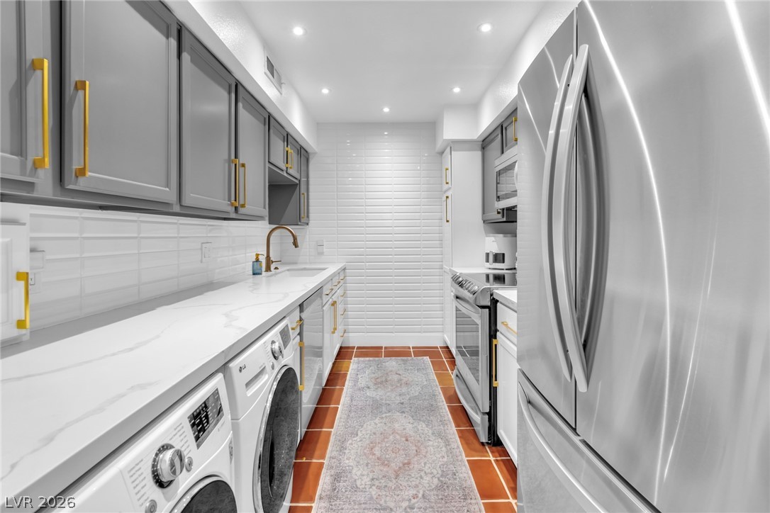 2879 Geary Place 2811