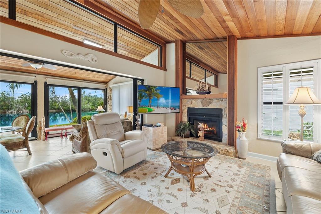 11821 Caravel CIR