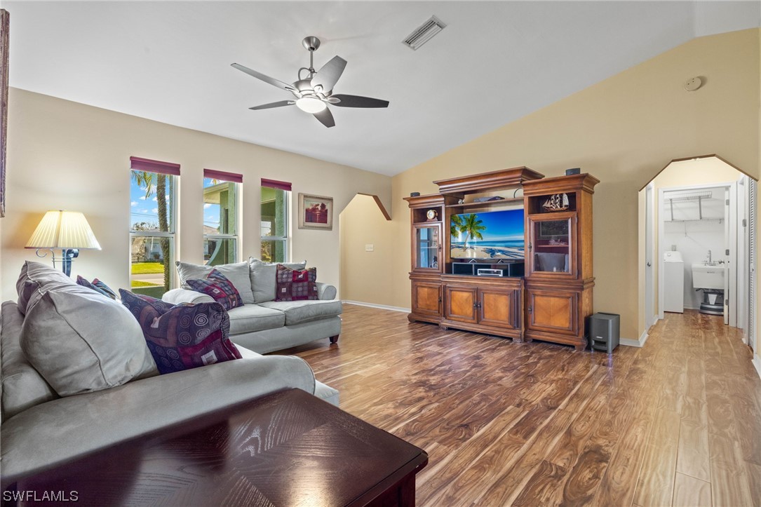 3316 SW 8th Court