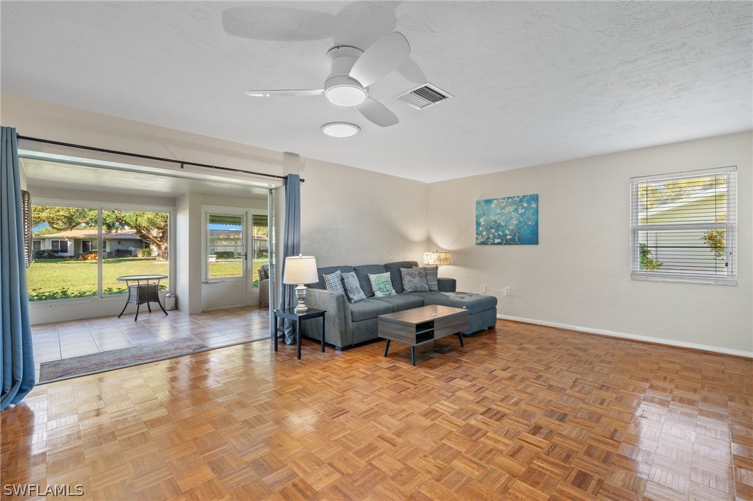 5570 Pendlewood LN